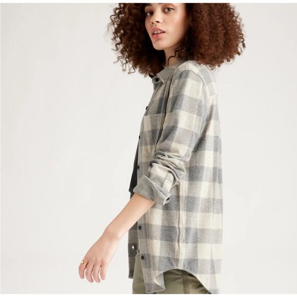 $50 Quince Stretch Sweater Fleece Button Down - Tan/ Grey - Small - Picture 3 of 9